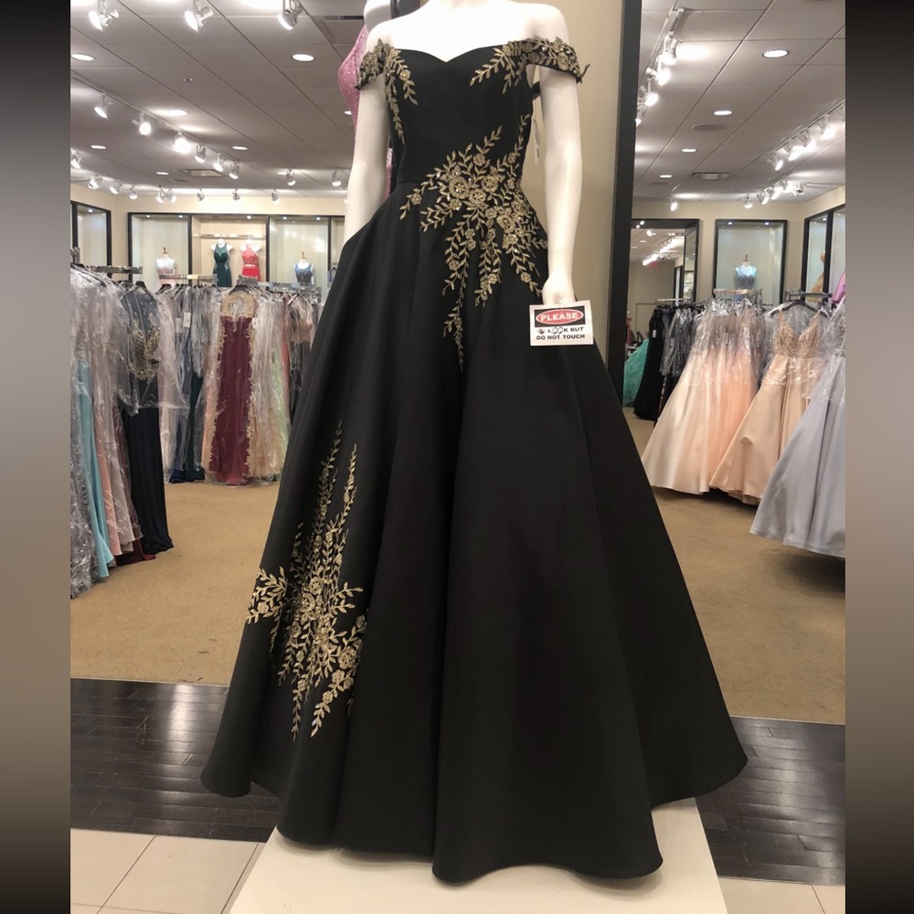 Maxi dress size small black